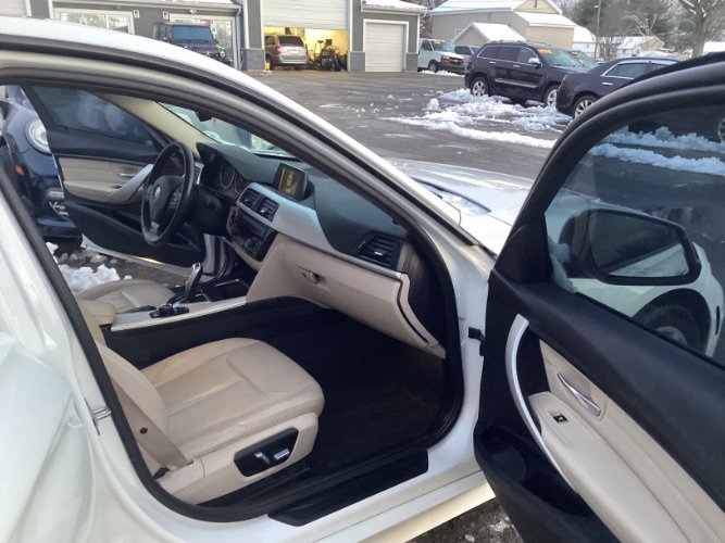 Used 2017 BMW 320i xDrive 320i xDrive image 7