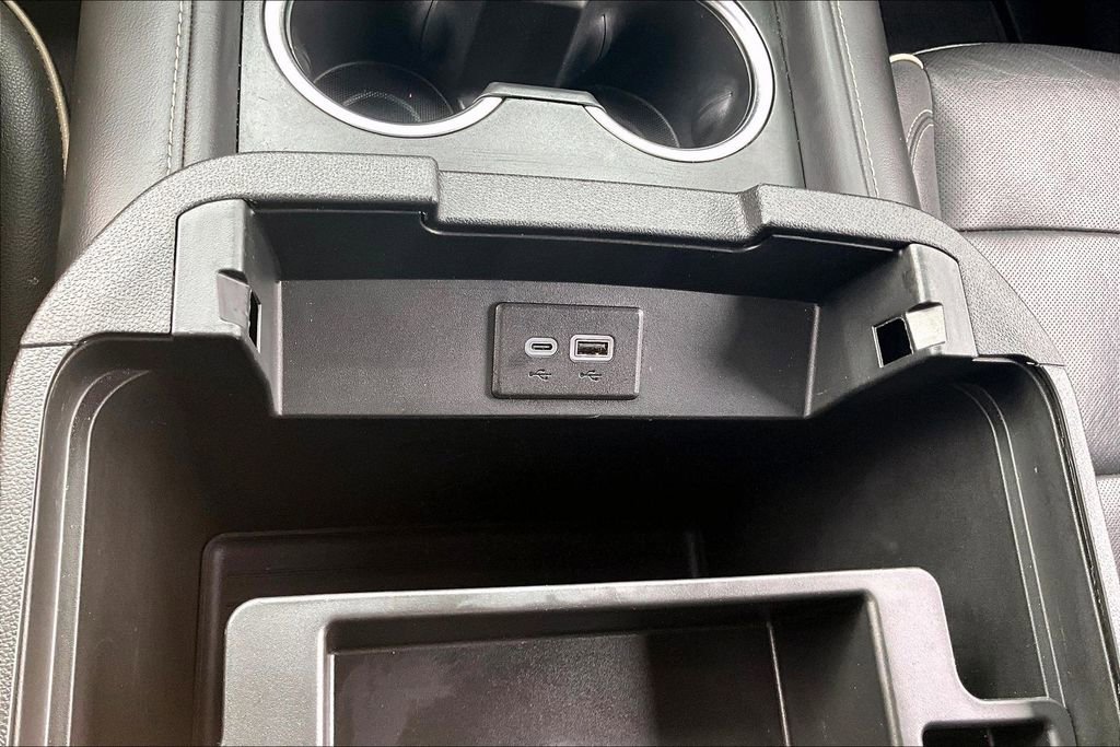 Used 2024 Chevrolet Suburban Premier image 16