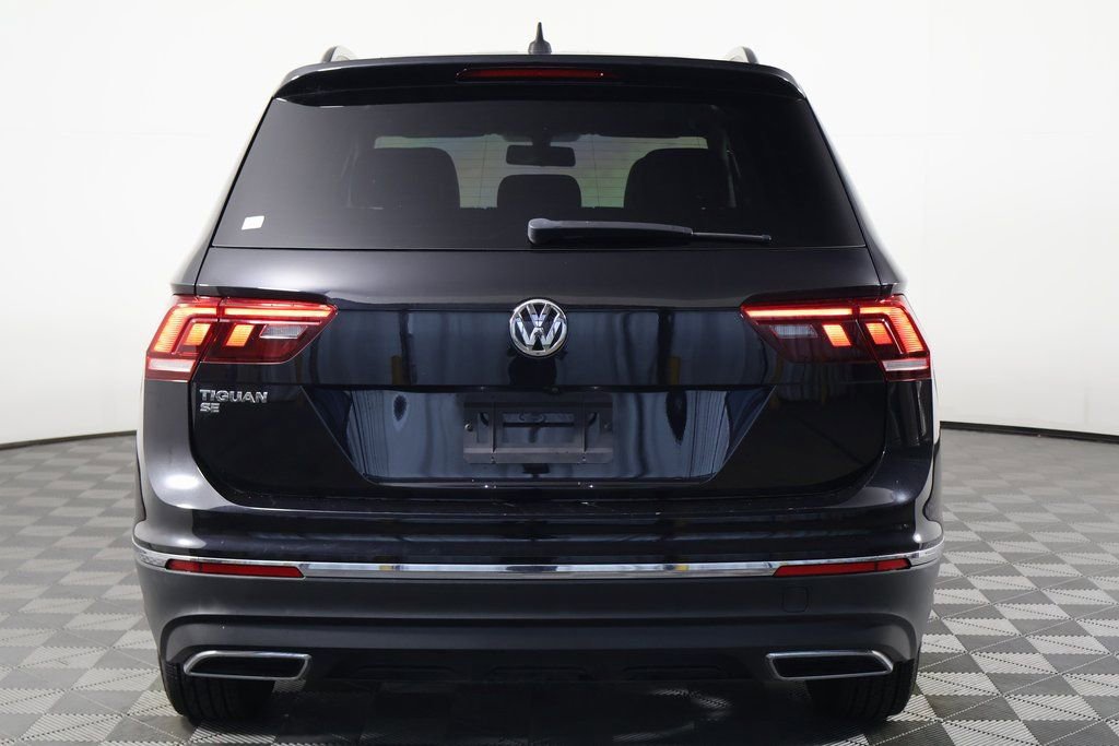 Used 2021 Volkswagen Tiguan SE w/ Panoramic Sunroof Package image 5