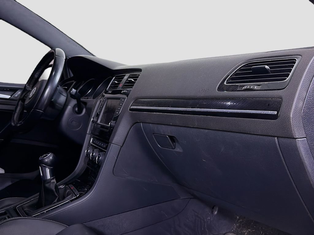 Used 2017 Volkswagen Golf R 4-Door image 30