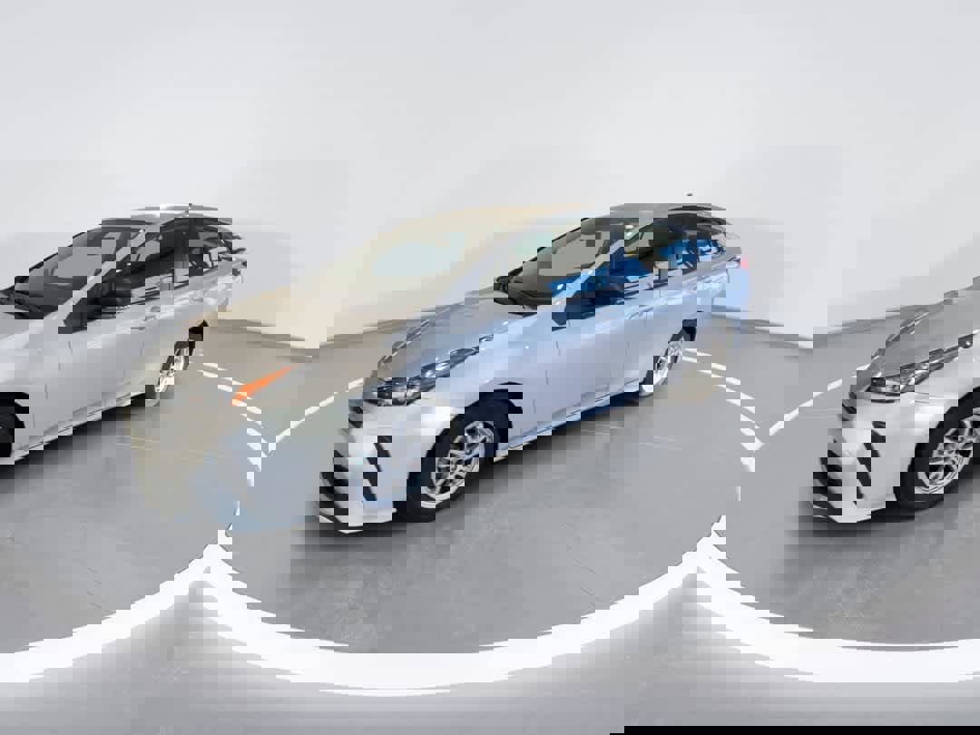 Used 2021 Toyota Prius LE image 4