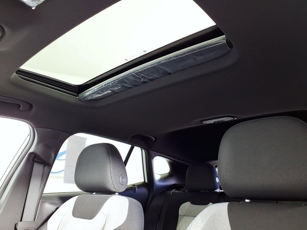 New 2026 Chevrolet Trax RS w/ Sunroof Package FWD image 16