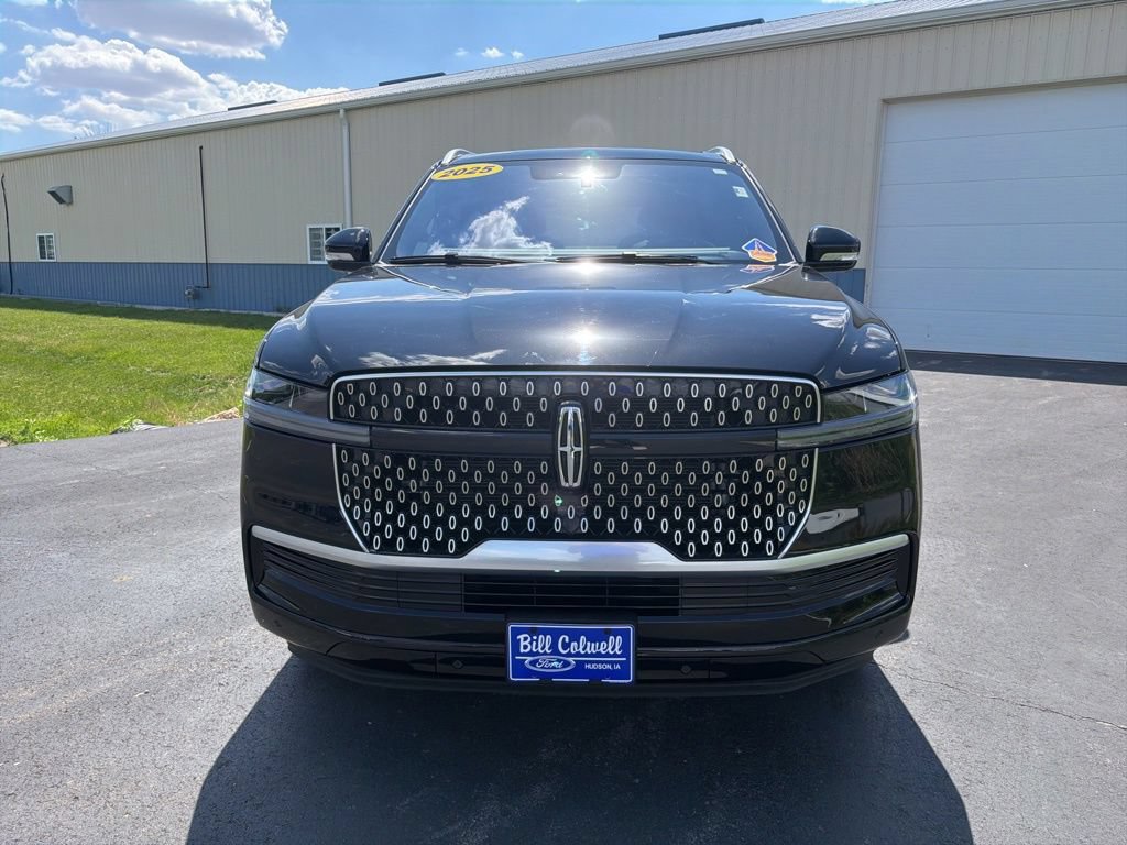 Used 2025 Lincoln Navigator Reserve AWD/4WD image 9