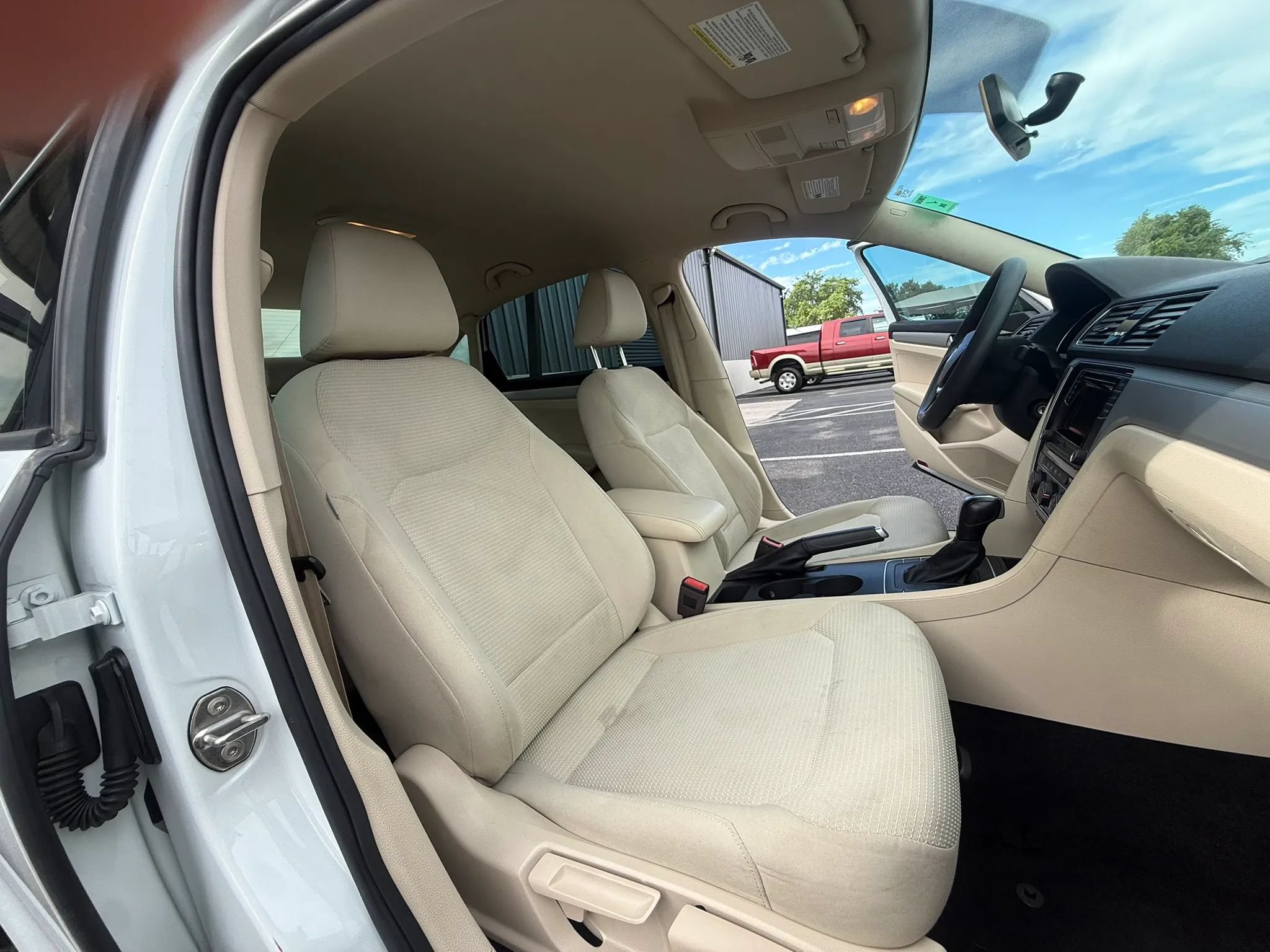 Used 2018 Volkswagen Passat 2.0T S FWD image 27