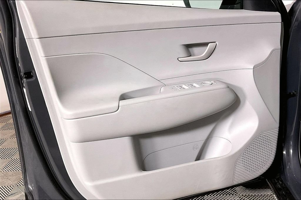 Used 2025 Hyundai Kona SEL FWD image 22