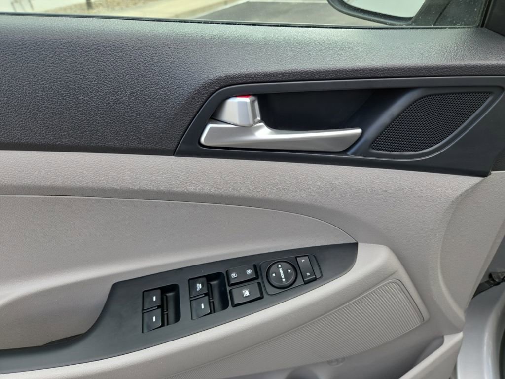 Used 2020 Hyundai Tucson Value w/ Winter Weather Package image 21