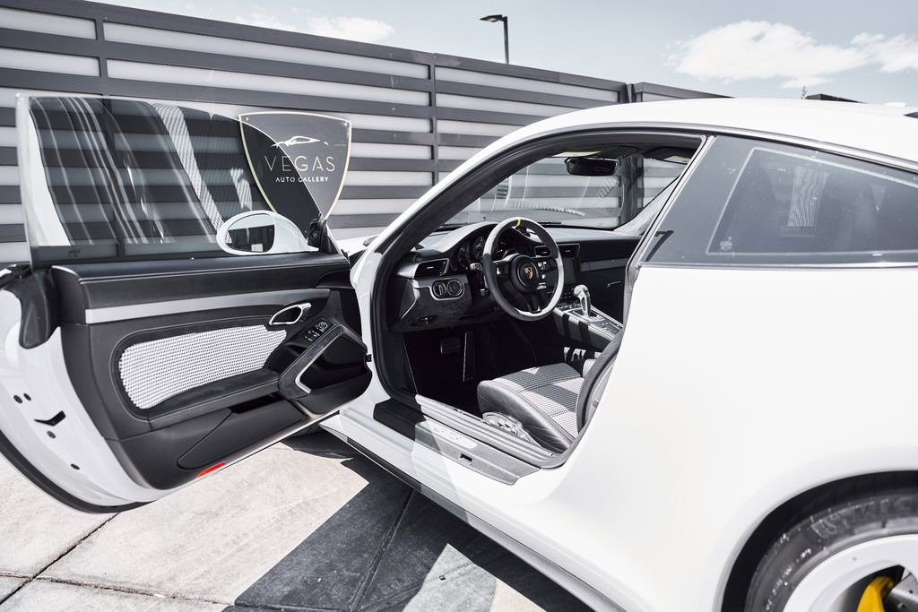 Used 2018 Porsche 911 GT3 RWD image 28