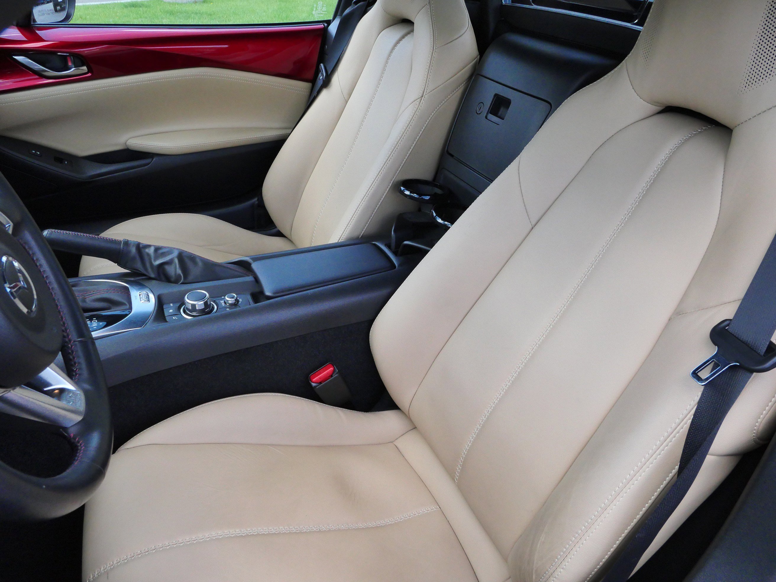 Used 2019 MAZDA MX-5 Miata RF Grand Touring RWD image 13