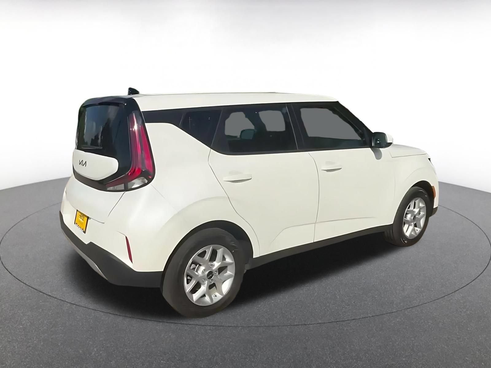 Used 2025 Kia Soul LX w/ LX Technology Package FWD image 14