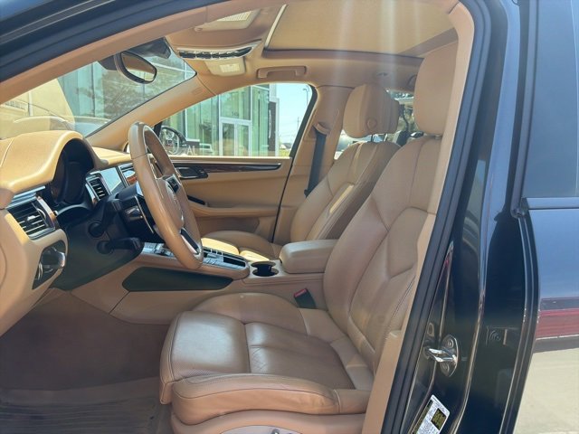 Used 2017 Porsche Macan Base image 10