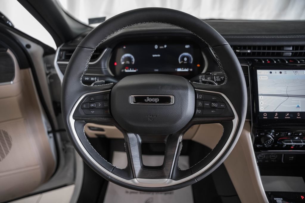 New 2025 Jeep Grand Cherokee L Limited w/ Luxury Tech Group II image 29