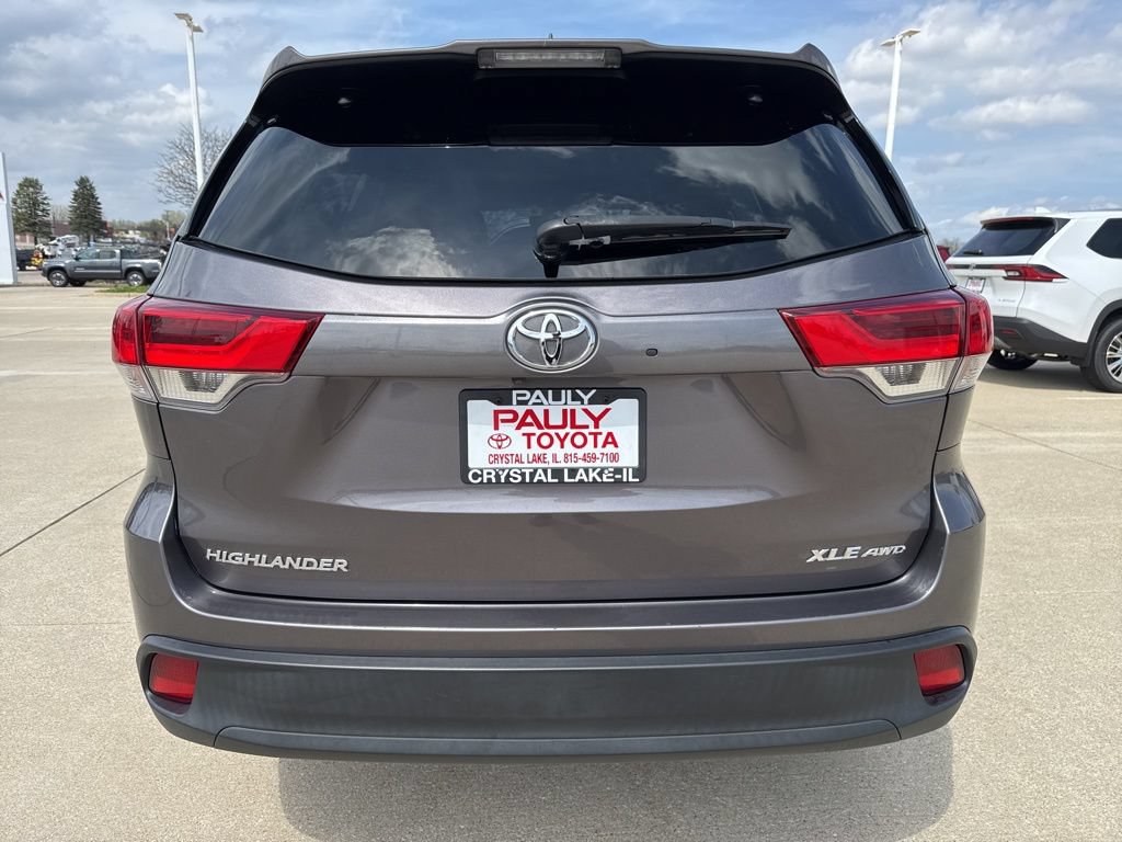 Used 2019 Toyota Highlander XLE AWD/4WD image 4
