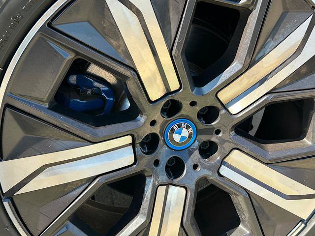 Used 2025 BMW iX xDrive50 AWD/4WD image 32