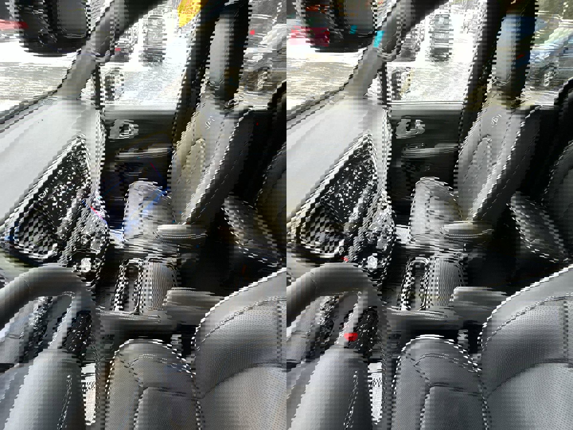 Used 2025 Chrysler Pacifica Limited image 20