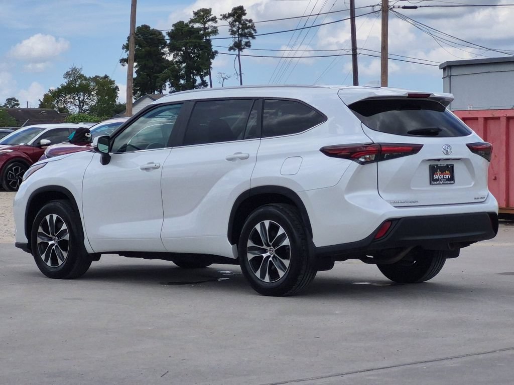 Used 2026 Toyota Highlander XLE AWD/4WD image 4