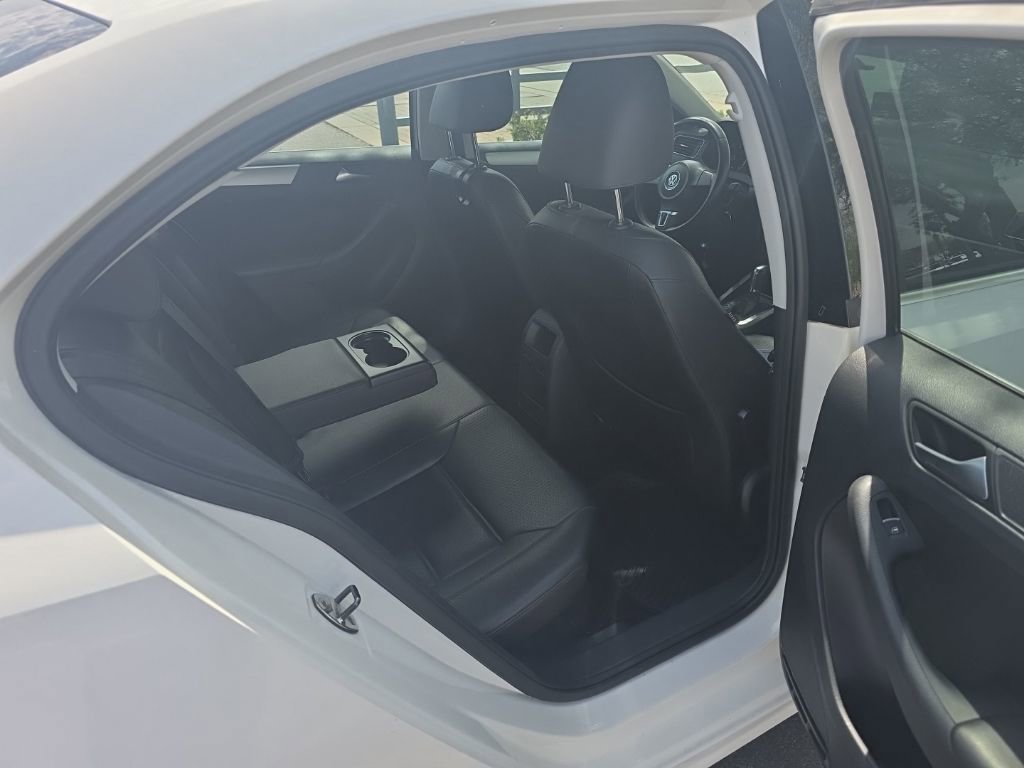 Used 2013 Volkswagen Jetta SE FWD image 10