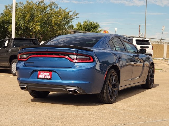 Used 2022 Dodge Charger SXT w/ Blacktop Package RWD image 3