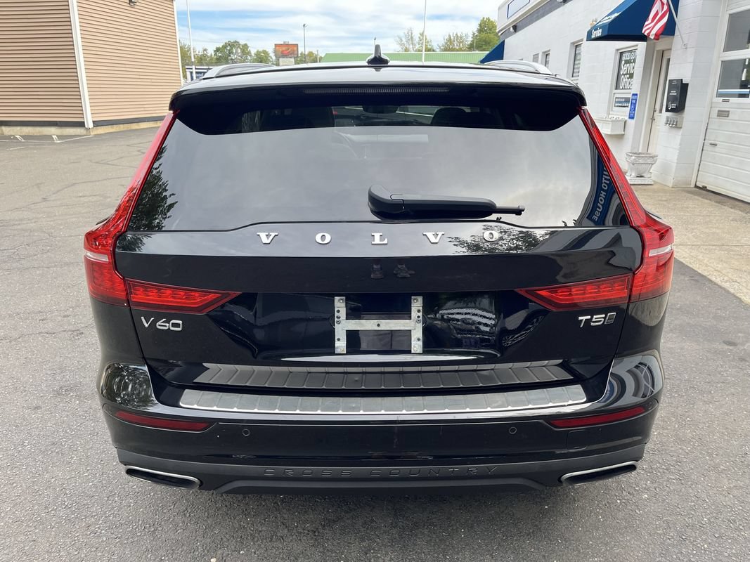 Used 2022 Volvo V60 T5 Cross Country AWD/4WD image 16