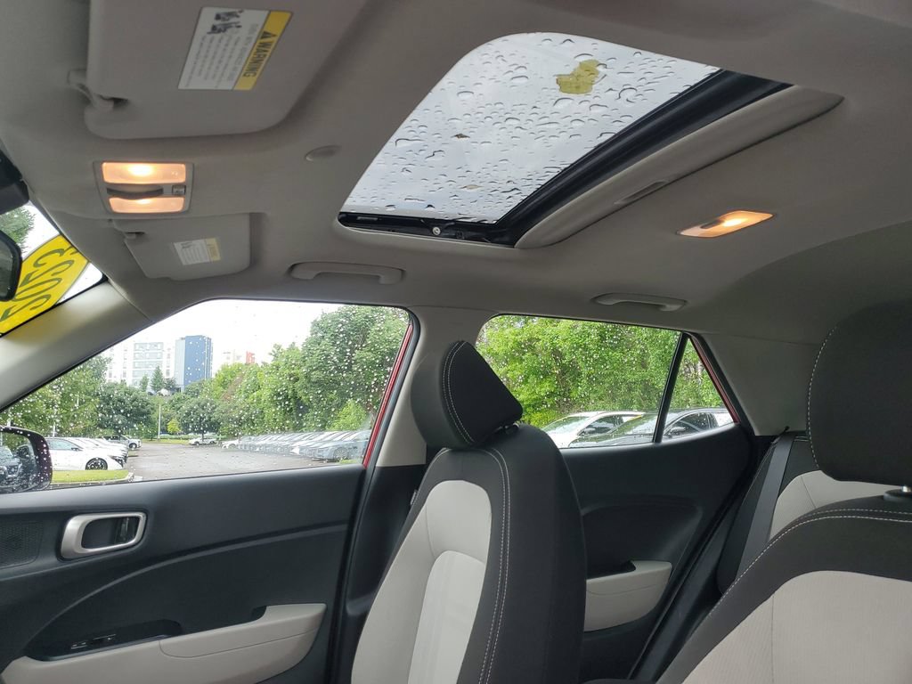 Used 2023 Hyundai Venue SEL FWD image 15