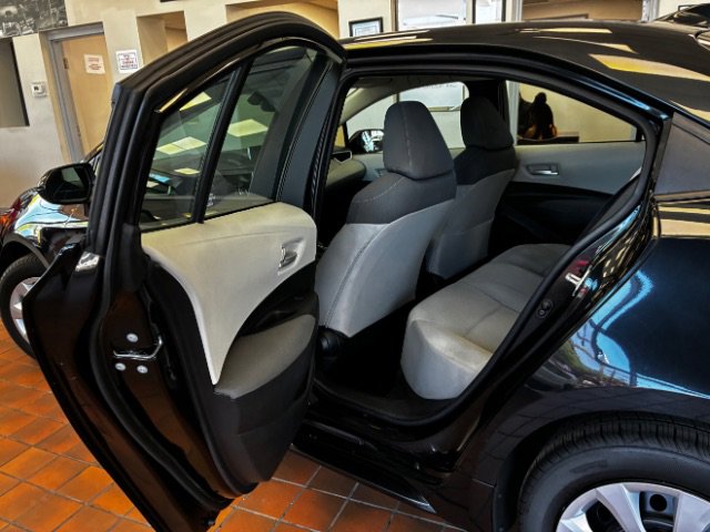 Used 2021 Toyota Corolla LE FWD image 31