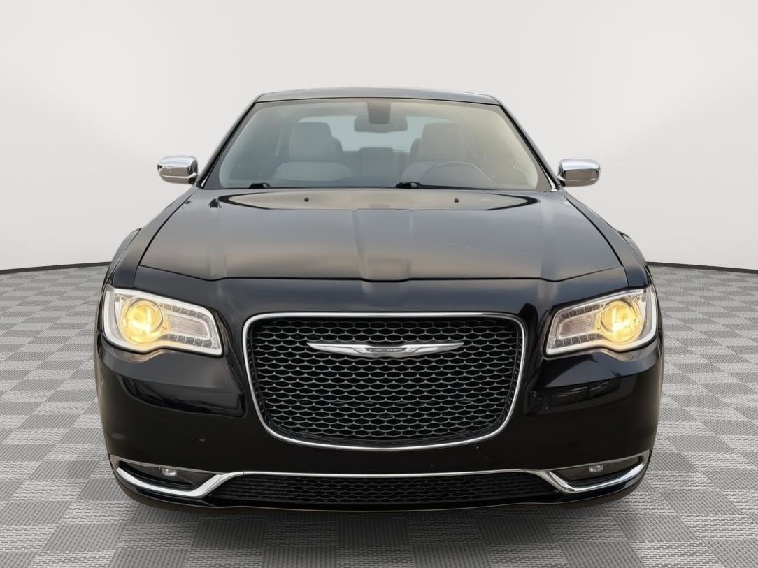 Used 2016 Chrysler 300 C image 2