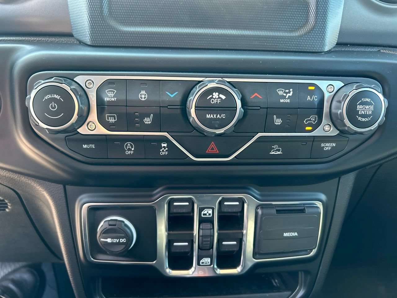Used 2023 Jeep Gladiator Sport AWD/4WD image 25