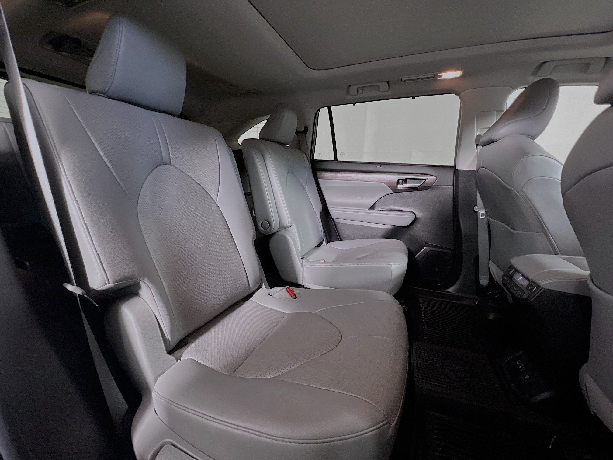Certified 2023 Toyota Highlander Platinum AWD/4WD image 24