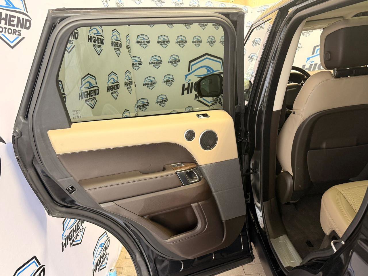 Used 2018 Land Rover Range Rover Sport HSE AWD/4WD image 17