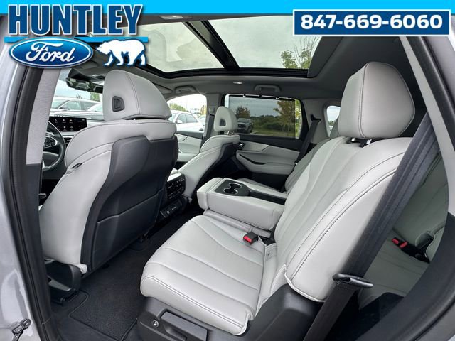 Used 2023 Acura MDX FWD w/ Technology Package image 16