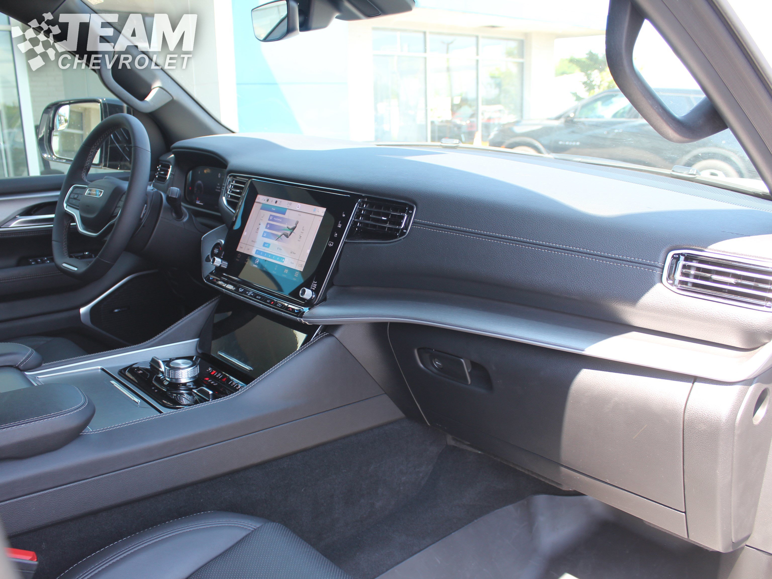 Used 2025 Jeep Wagoneer Series II AWD/4WD image 29