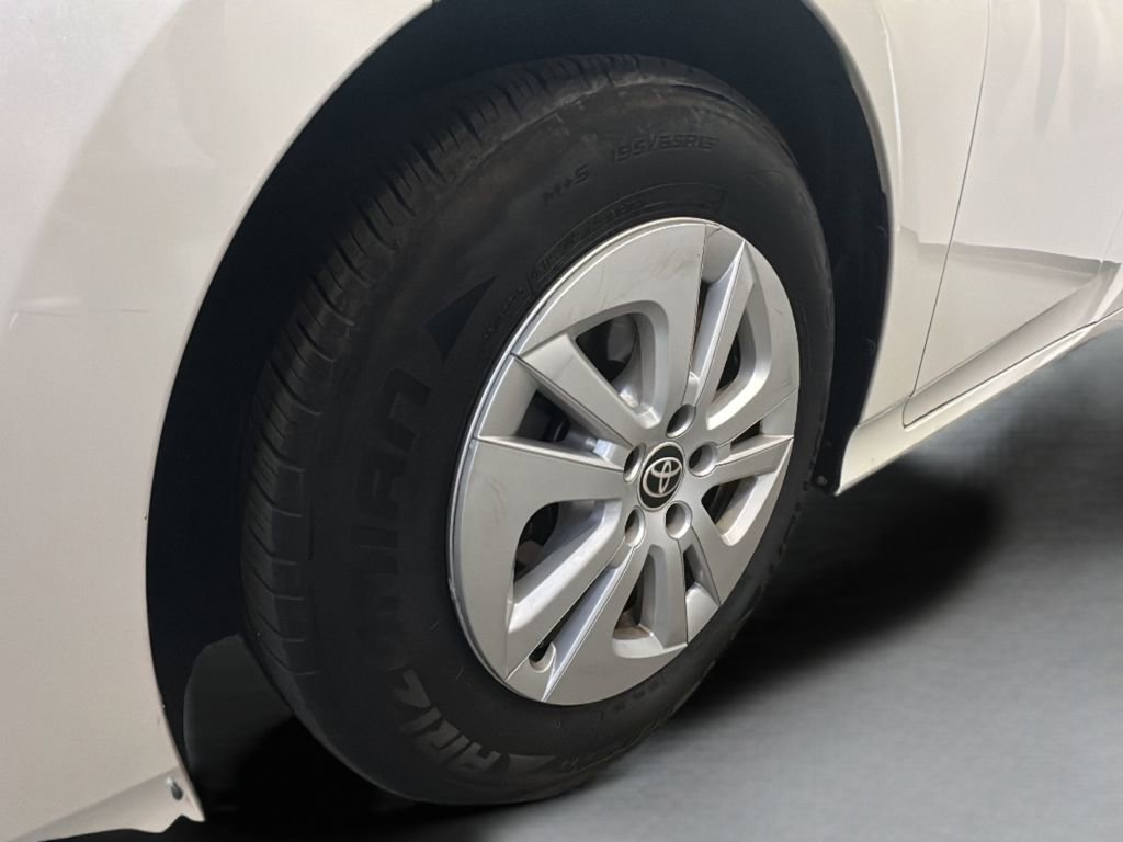 Used 2017 Toyota Prius Two w/ Carpet Mat Package image 29