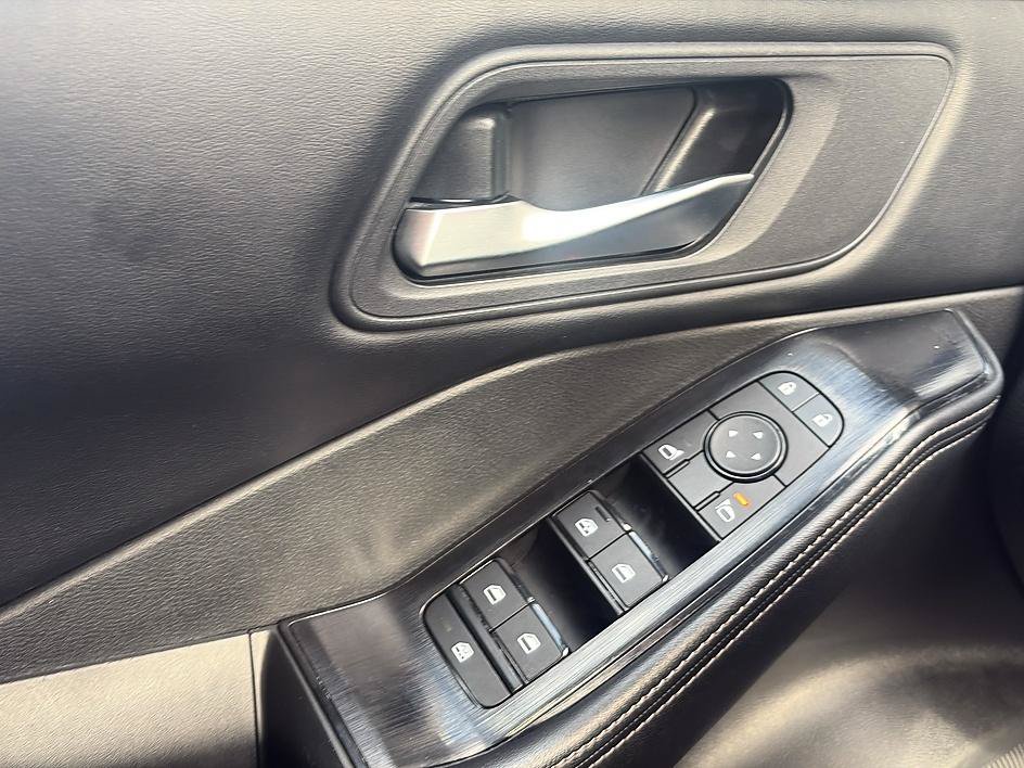 Certified 2025 Nissan Rogue SV AWD/4WD image 15