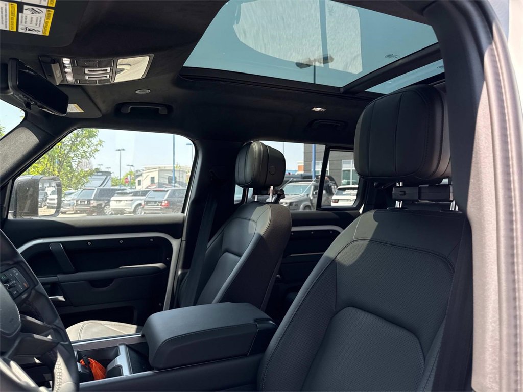 New 2025 Land Rover Defender 110 V8 image 18