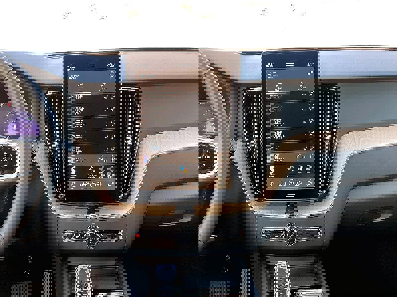 New 2026 Volvo XC60 T8 Plus w/ Protection Package Premier image 9