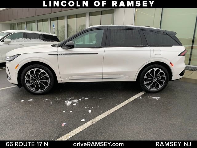 Used 2024 Lincoln Nautilus Reserve w/ Equipment Group 202A image 2