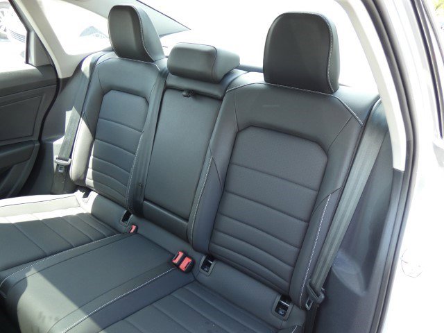 Used 2024 Volkswagen Jetta SE w/ Panoramic Sunroof Package FWD image 26