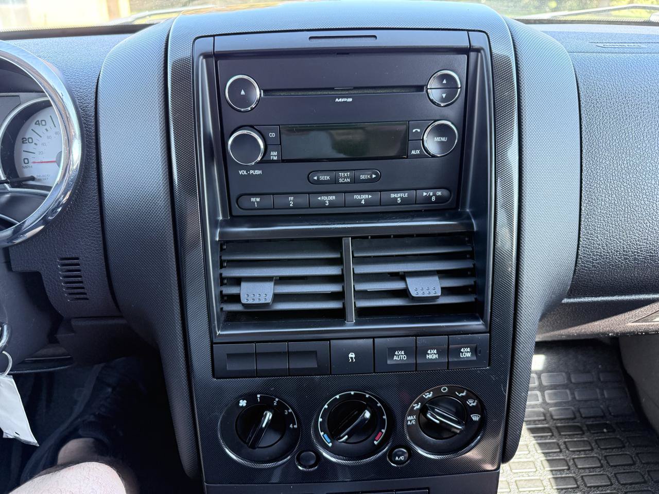 Used 2010 Ford Explorer Sport Trac XLT AWD/4WD image 17