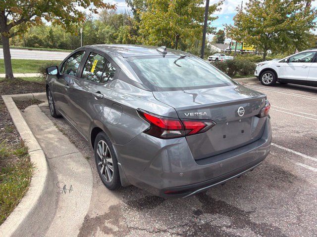 Used 2022 Nissan Versa SV w/ Trunk Package FWD image 5