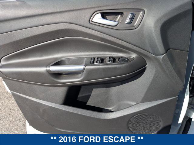Used 2016 Ford Escape SE w/ Equipment Group 201A FWD image 10
