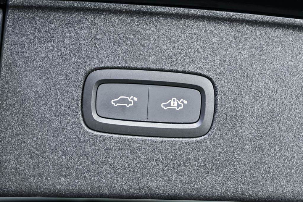 Used 2025 Volvo EX90 Plus AWD/4WD image 32