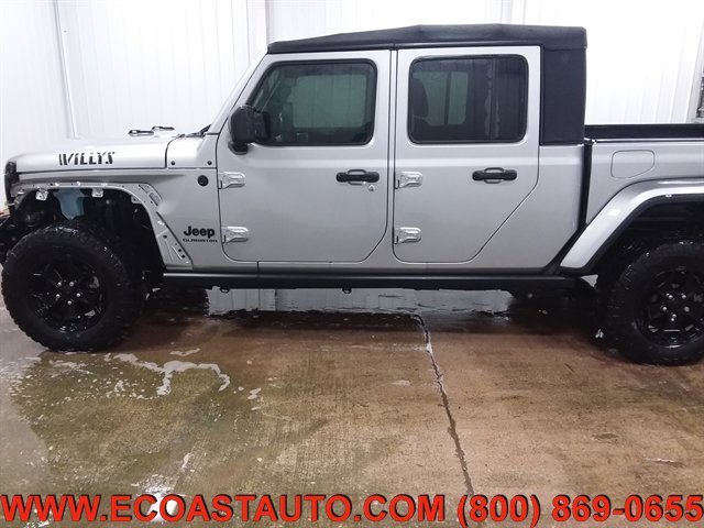 Used 2021 Jeep Gladiator Willys AWD/4WD image 2