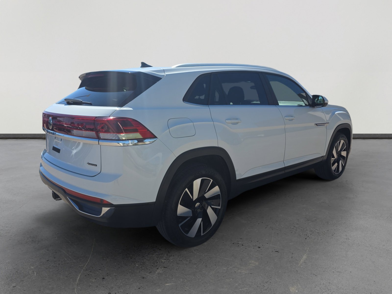 Used 2024 Volkswagen Atlas Cross Sport SE image 5