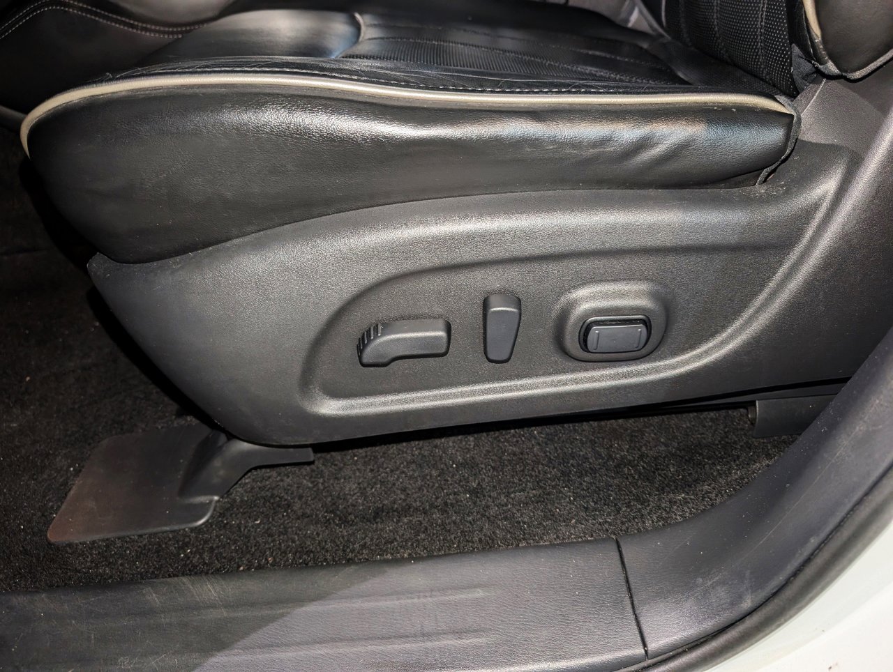 Used 2016 INFINITI QX60 Luxe w/ Premium Plus Package image 17