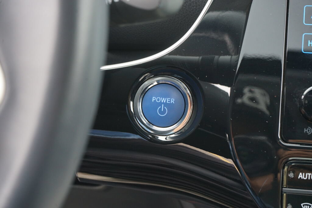 Used 2016 Toyota Prius Four w/ Advanced Technology Package FWD image 30
