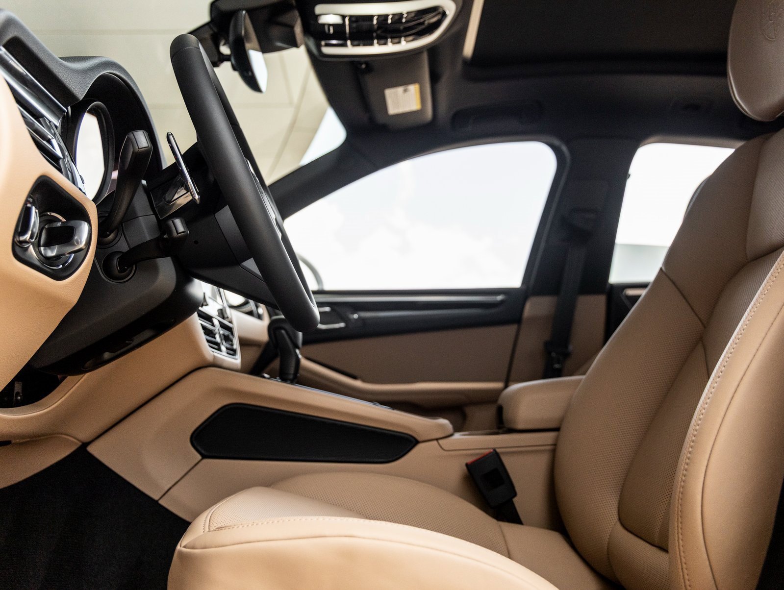 Used 2025 Porsche Macan image 22