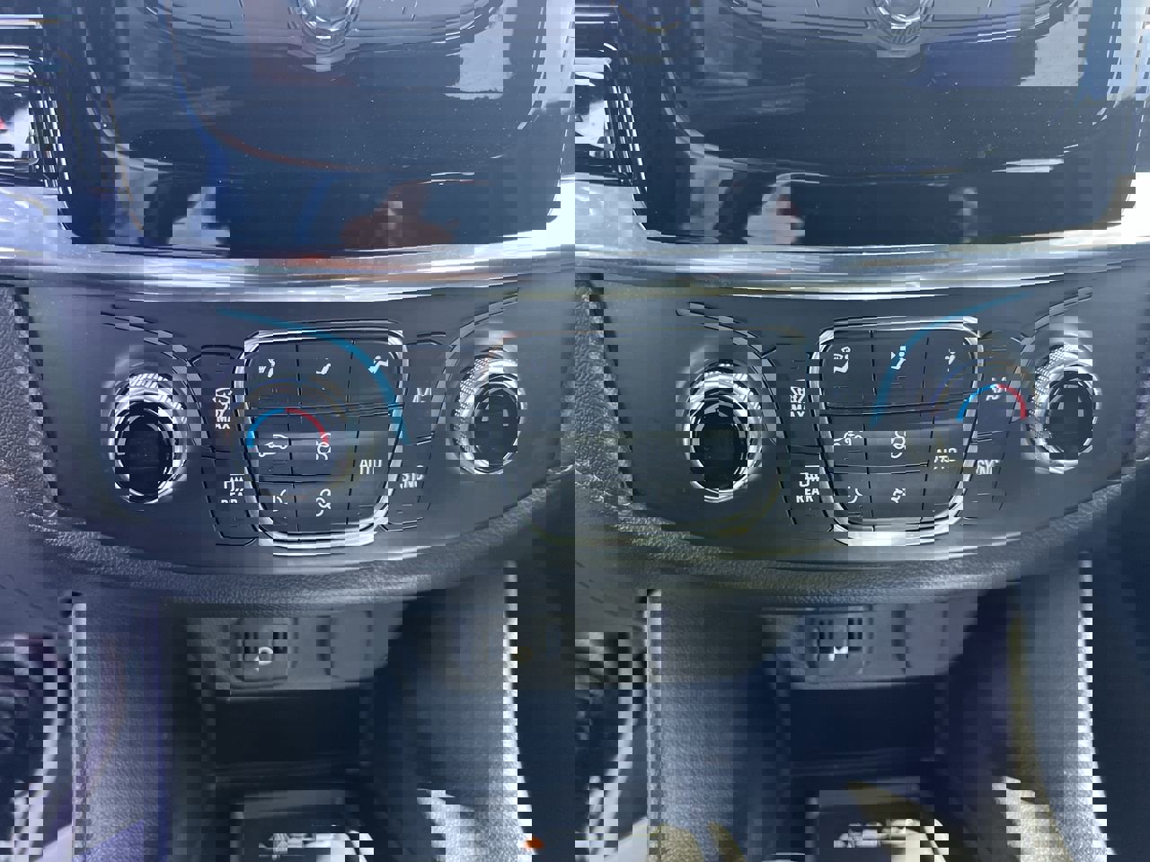 Used 2023 Chevrolet Traverse LT image 29