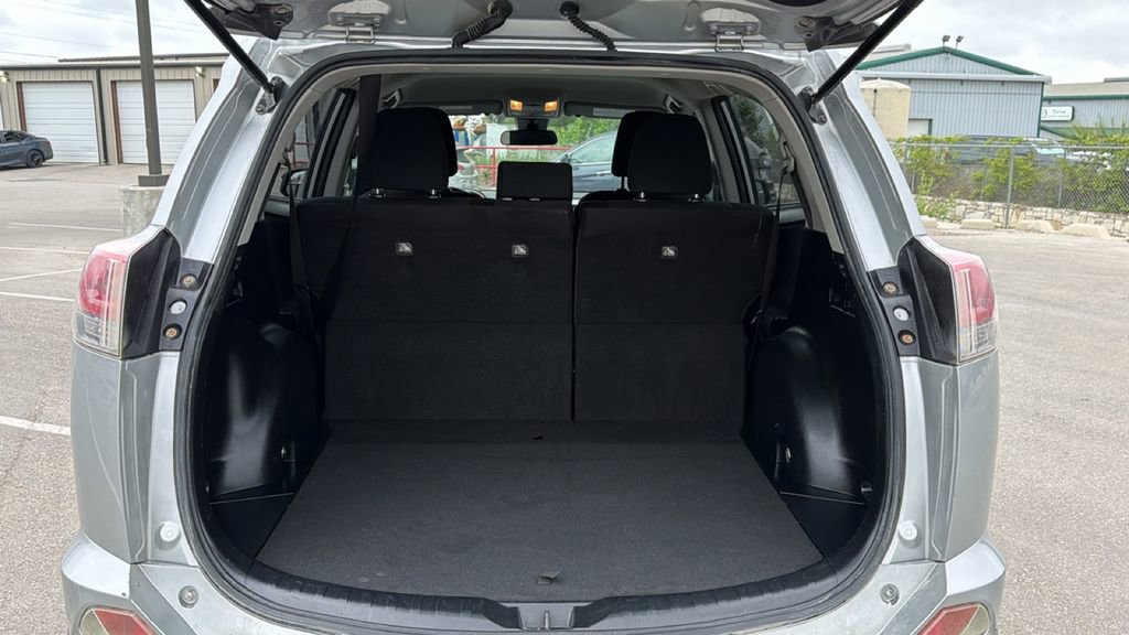 Used 2018 Toyota RAV4 LE image 37