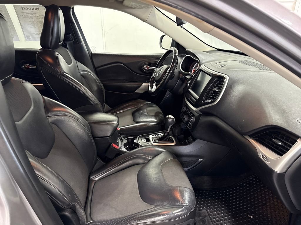 Used 2018 Jeep Cherokee Latitude Plus w/ Cold Weather Group image 10