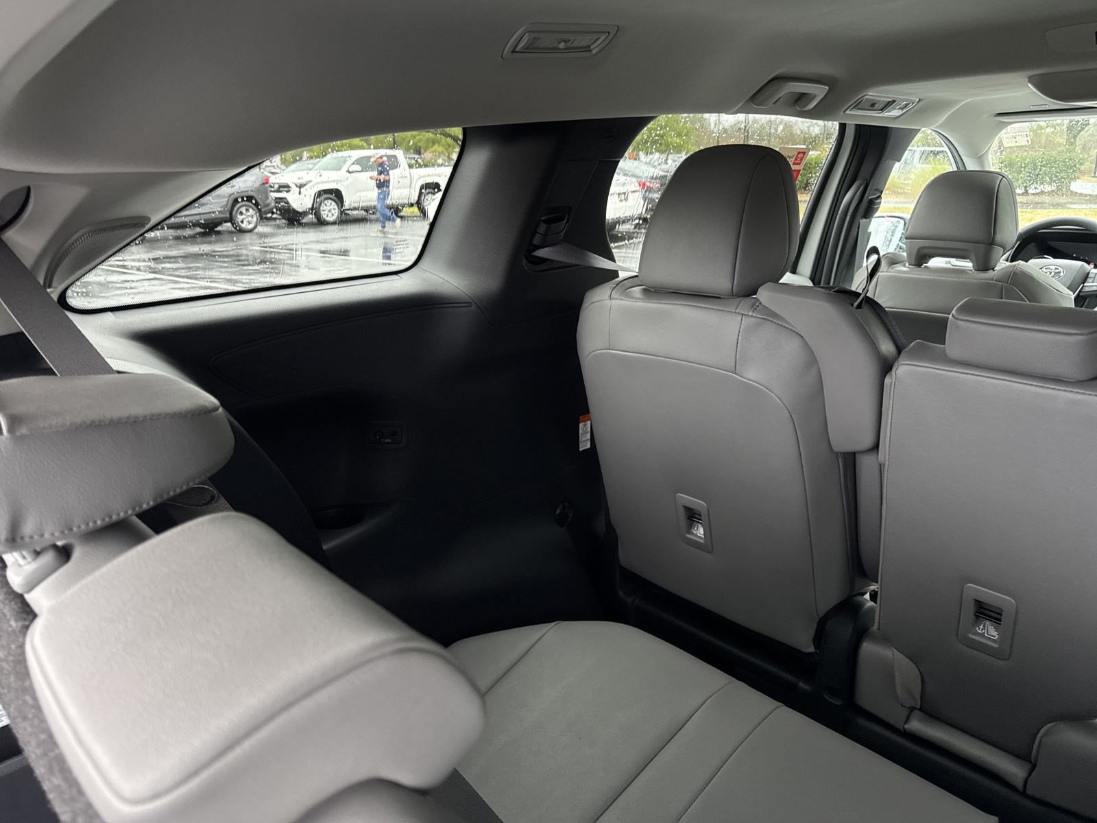 New 2025 Toyota Sienna XLE w/ XLE Plus Package FWD image 41
