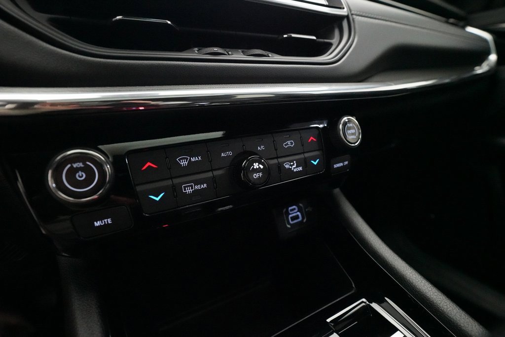 Used 2024 Jeep Compass Limited w/ High Altitude Package image 20